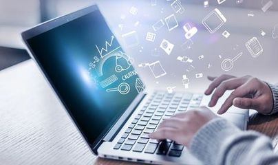 软件外包服务中，软件公司需具备哪些关键资质？